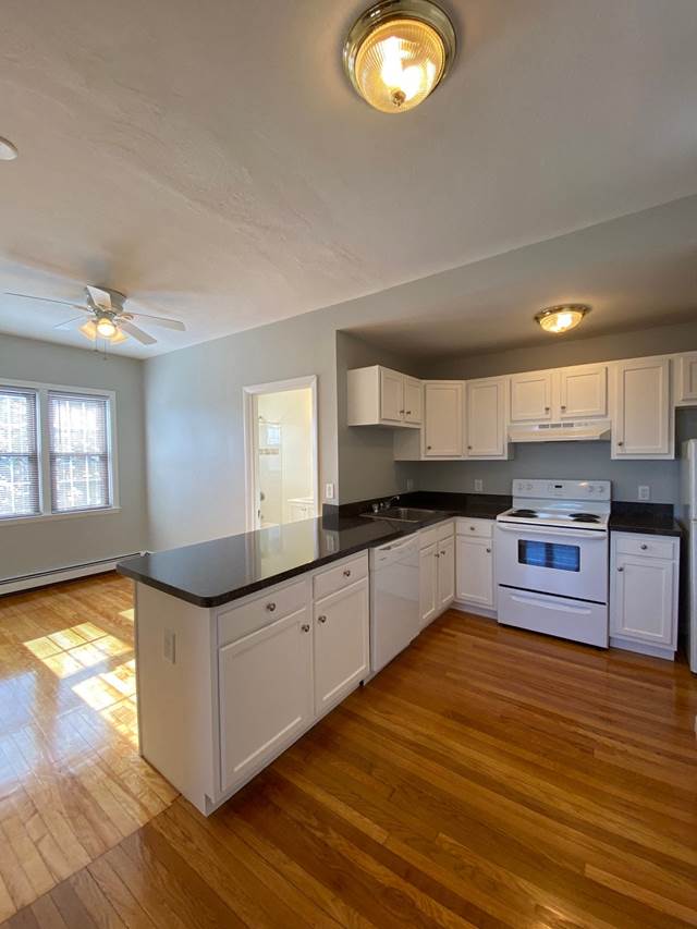 Studio apartment at 33 Chestnut Street Apartments in Worcester, MA